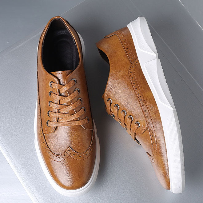 Adrián Brogue Detail Sneakers